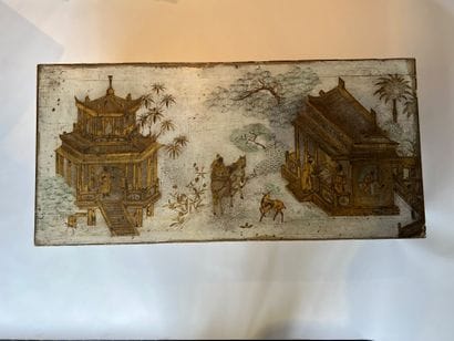 CHINE XXeme siecle.

Table basse en bois...