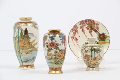 JAPON, PORCELAINE DE SATSUMA

Trois vases...