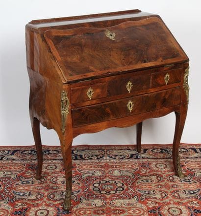 BUREAU DE PENTE

en bois de placage en feuillage,...
