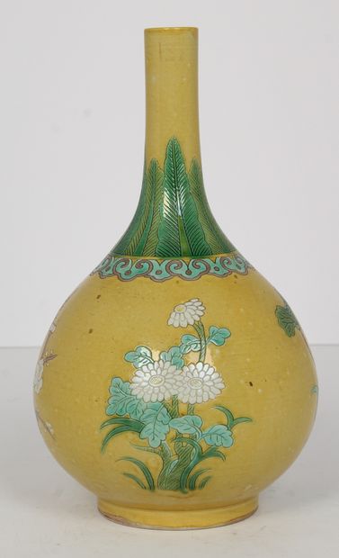 Chine, fin XIXe siècle,

Vase piriforme en...