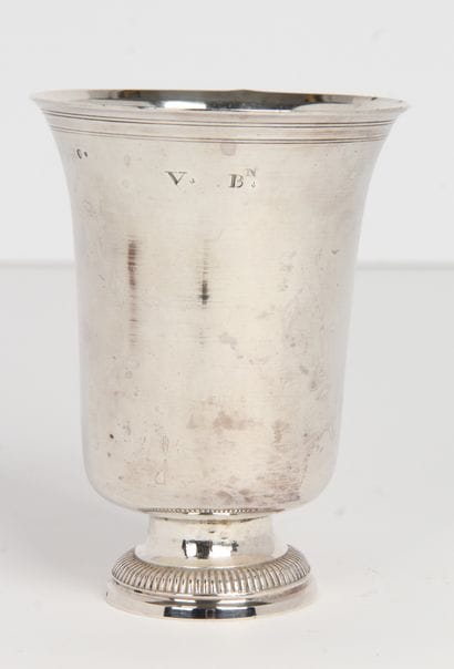 TIMBALE TULIPE SUR PIÉDOUCHE

en argent aux...