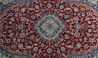 GRAND TAPIS NAIN, en laine et soie (Iran...