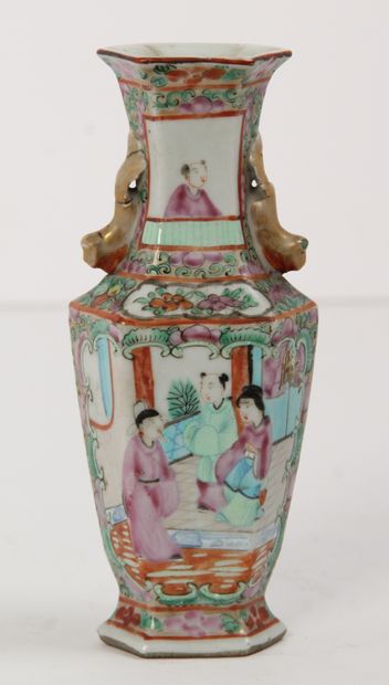 Chine, Canton, fin XIXe siècle

Petit vase...