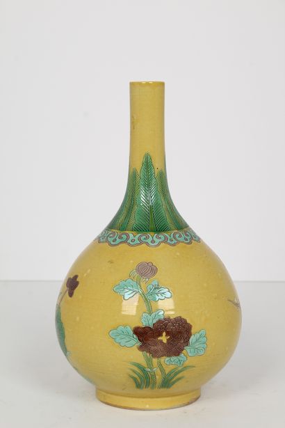 Chine, fin XIXe siècle,

Vase piriforme en...