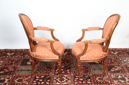 DEUX FEUTEUILS D'ÉPOQUE LOUIS XVI

en bois...