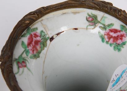 CHINE, CANTON, XIXe SIÈCLE

Paire de vases...