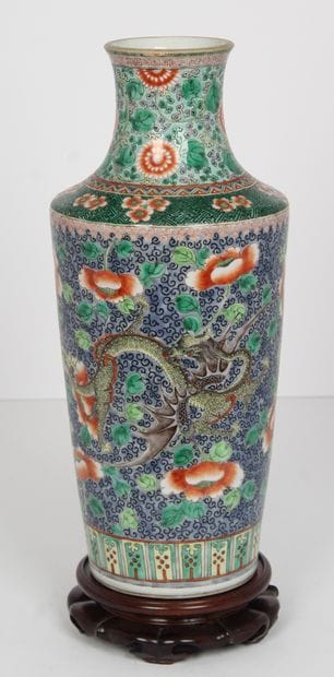Chine, vers 1900,

Vase balustre, en porcelaine...