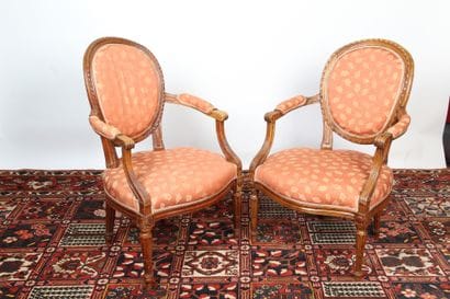 DEUX FEUTEUILS D'ÉPOQUE LOUIS XVI

en bois...