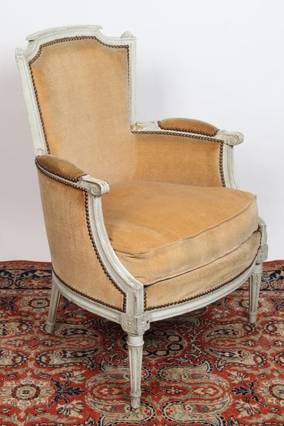 BERGÈRE 

à dossier trapézoïdal chapeau de...