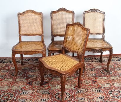 LOT DE QUATRE CHAISES

à dossier droit, en...