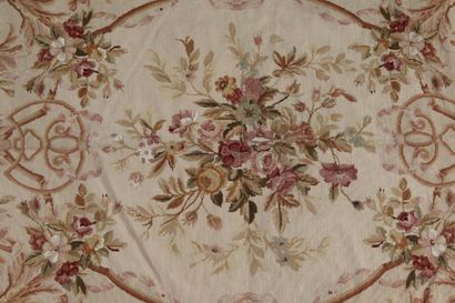 TAPIS AU POINT D’AUBUSSON, STYLE NAPOLÉON...