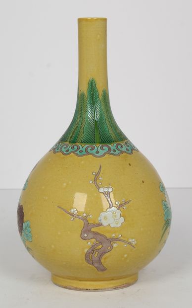 Chine, fin XIXe siècle,

Vase piriforme en...