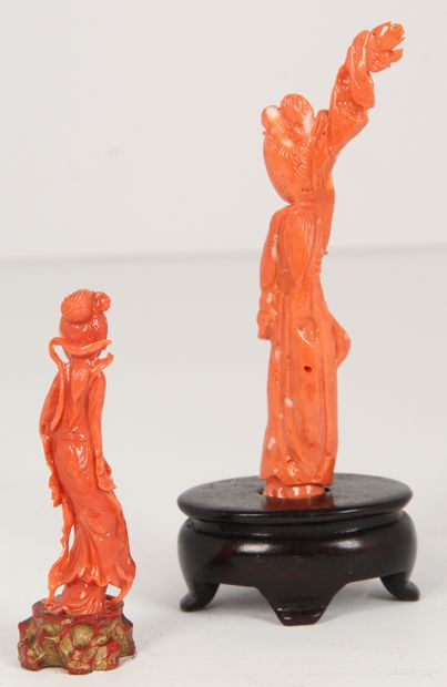 Chine, vers 1920, 

Deux statuettes en corail,...