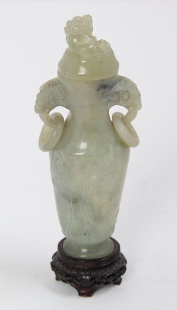 Chine, début XXe siècle

Petit vase balustre...