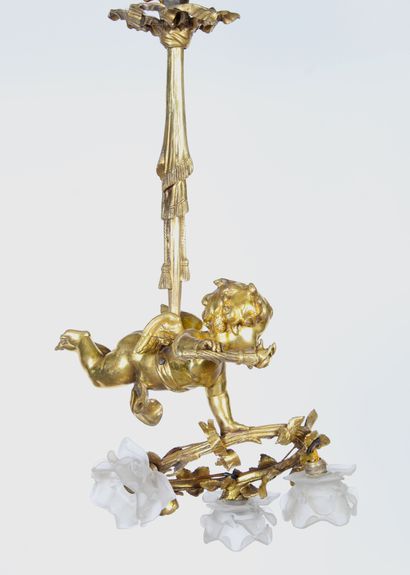 SUSPENSION DE STYLE LOUIS XVI

en bronze,...