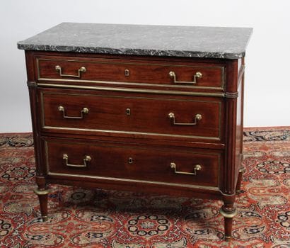 COMMODE DE STYLE LOUIS XVI

en acajou, placage...