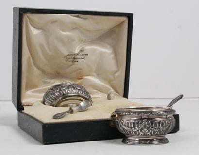 CHRISTOFLE

Paire de salerons et leur pelle...