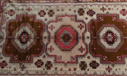 TAPIS DAGHESTAN (Russie vers 1970)

Champ...