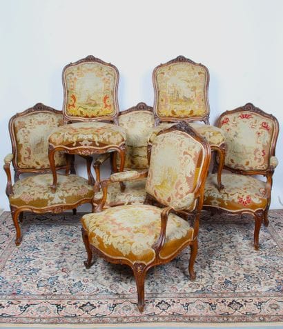 MOBILIER DE SALON DE STYLE LOUIS XV

comprenant...