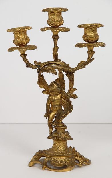 PAIRE DE CANDÉLABRES

en bronze doré, à trois...