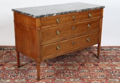 COMMODE DE STYLE LOUIS XVI

en acajou et...