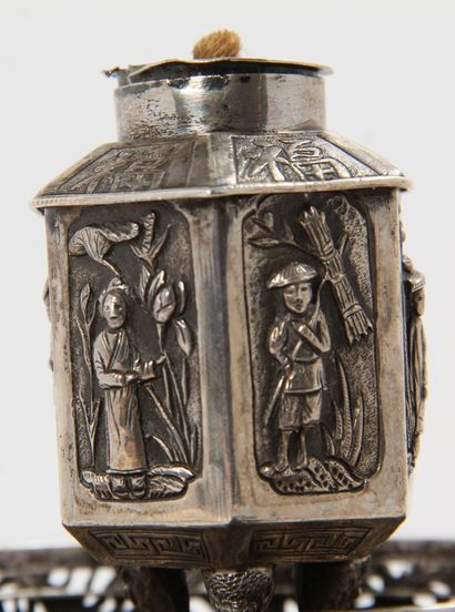 CHINE DU SUD-VIETNAM, VERS 1900

Lampe à...