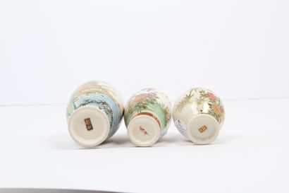 JAPON, PORCELAINE DE SATSUMA

Trois vases...