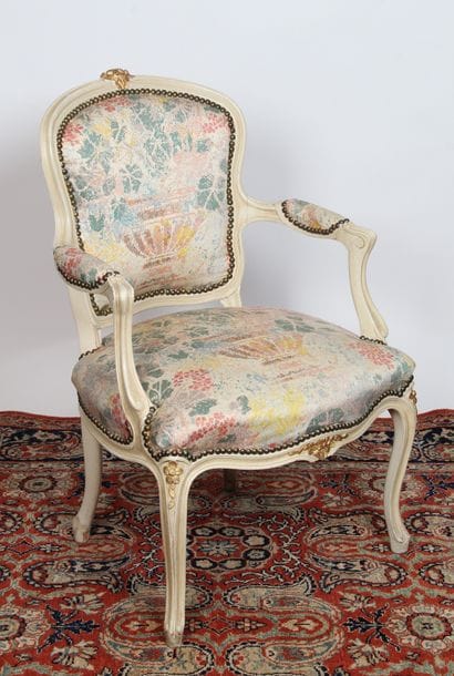 FAUTEUIL CABRIOLET

en bois laqué blanc et...