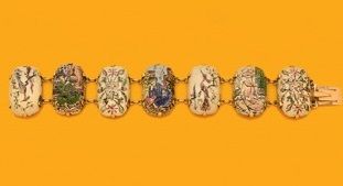BRACELET 
retenant 7 motifs au décor asiatique...