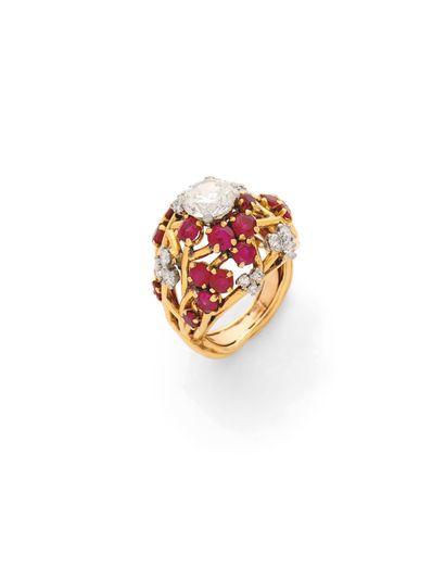 MARCHAK
BAGUE
retenant un diamant rond taille...