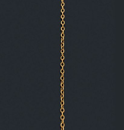 COLLIER 
composé d'une maille forçat. Monture...