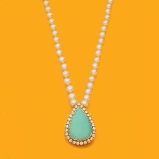 COLLIER
retenant un élément en forme de goutte...