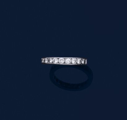 ALLIANCE
retenant une succession de diamants...