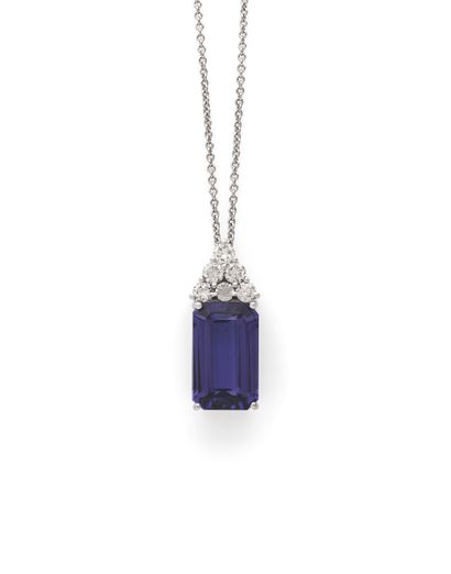 PENDENTIF 
orné d'une tanzanite rectangulaire...