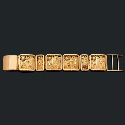 BRACELET
composé d'une succession de maillons...