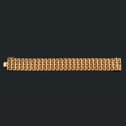 BRACELET 
composé d'un dessin géométrique....