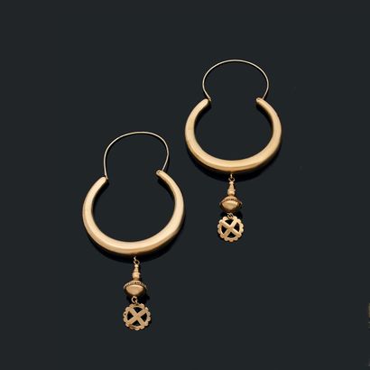 PAIRE DE BOUCLES D'OREILLES
ornée d'un cercle...