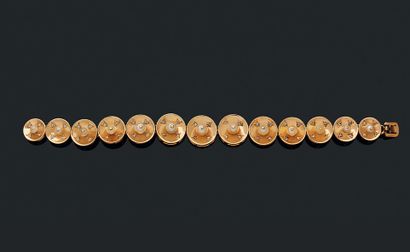 ANNÉES 1950
BRACELET
retenant treize maillons...