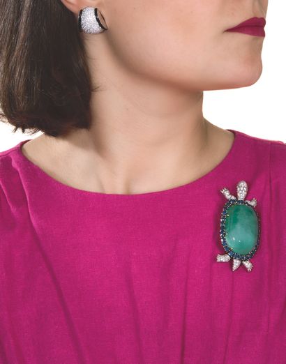 PAIRE DE BOUCLES D'OREILLES
présentant un...