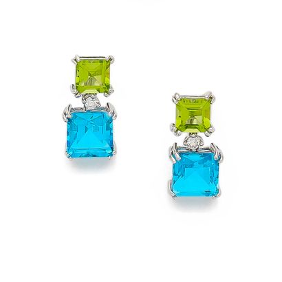 PAIRE DE BOUCLES D'OREILLES 
de forme géométrique...