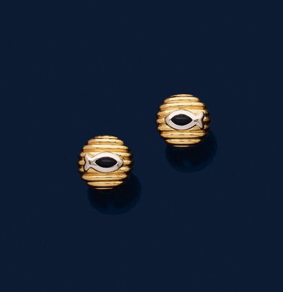 FRED
PAIRE DE BOUCLES D'OREILLES
de forme...