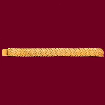 BRACELET 
orné d'un décor géométrique avec...