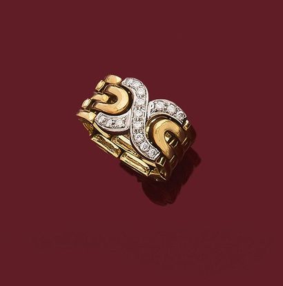 BAGUE 
ornée de deux lignes entrelacées pavées...