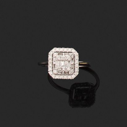 BAGUE
de forme géométrique, retenant des...