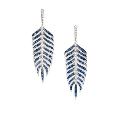 PAIRE DE BOUCLES D'OREILLES
présentant un...
