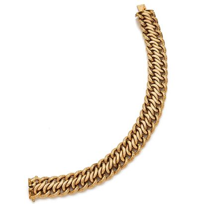 BRACELET 
composé d'une maille américaine....