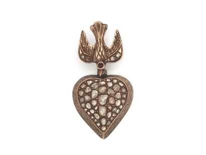 PENDENTIF
présentant un saint esprit retenant...
