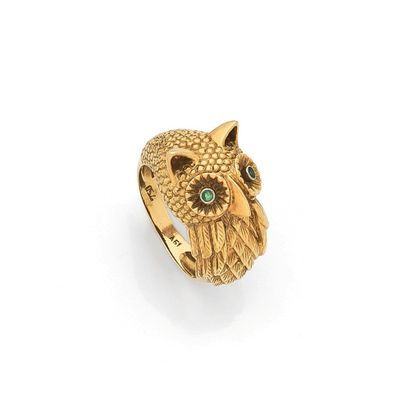 BAGUE
présentant un hibou retenant une pierre...