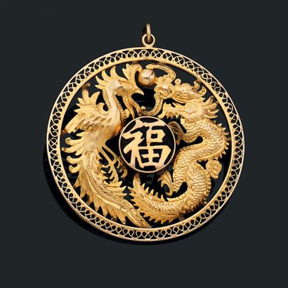 PENDENTIF 
de forme circulaire présentant...