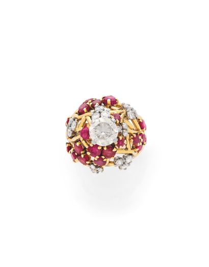 MARCHAK
BAGUE
retenant un diamant rond taille...